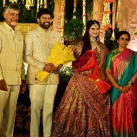 Chandrababu and Bhuvaneswari attends Kesineni Nani daughter wedding
