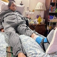 Shahsi Tharoor injured in Parilament