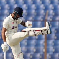 KL Rahul fails again as india lose two wickets early