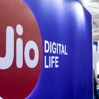 Jio Happy New Year 2023 plan launched offer unlimited calls at Rs 2023