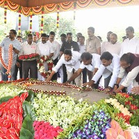 CM YS Jagan paid tributes YSR Ghat in Idupulapaya