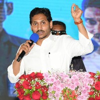 Andhra CM announces ex-gratia for stampede victims