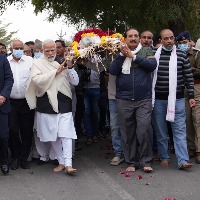 PM Modi performs last rites of his mother Heeraben in Gandhinagar