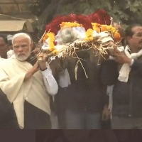 Modi mother funerals ended