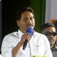 CM Jagan criticizes Chandrababu in Rajahmundry