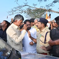 Chandrababu lambasts State Govt, police for blocking his tour