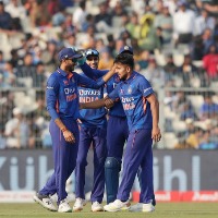 Team India bowlers restricts Sri Lanka 215 runs in 2nd ODI