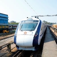 Vande Bharat express arrives Secunderabad railway station