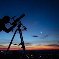 Moon will align with Venus and Saturn this night 