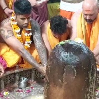 Team India players offers prayers to Ujjain Lord Shiva for recovery of Rishabh Pant