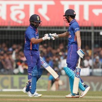 Team India gets good start in 3rd ODI