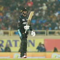 1st T20I: Mitchell, Conway half-centuries propel New Zealand to 176/6 against India