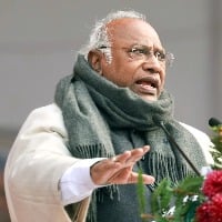 Kharge letter to Amit Shah even as Mehooba joins Rahul Gandhi yatra