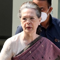 Sonia Gandhi to attend President's address as Congress leaders stuck in Srinagar