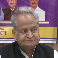 CM Gehlot Reads Excerpts of Previous Budget Apologises After Uproar in House 