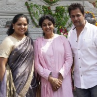 Kavitha visits actor Arjun constructed Hanuman temple in Chennai