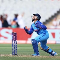 Indian eves restricts Pakistan for 149 runs 