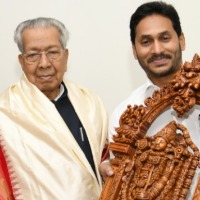 Jagan meets Governor Harichandan