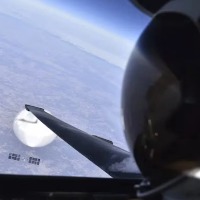 US spy plane pilot takes selfie while flying over Chinese balloon