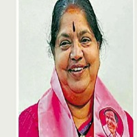 Vijayawada ex mayor tadi shakuntala joins in BRS