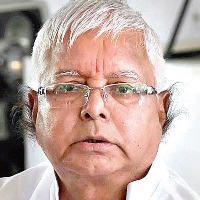Delhi High Court sends summons to Lalu Yadav and his wife
