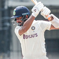 3rd Test, Day 2: Cheteshwar Pujara stands tall as India trail Australia by 9 runs at Tea