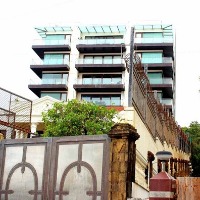 2 Detained For Breaking Into Shah Rukh Khans Bungalow Mannat  