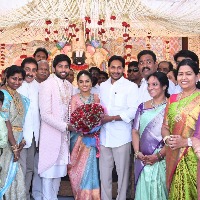 CM Jagan attends MLA Prasadaraju daughter wedding reception 