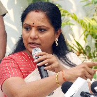 Kavitha praises Sonia, invites 18 parties to join 1-day hunger strike
