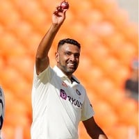 Ashwin gets six wickets as Aussies all out for 480