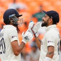 Team India edge past Aussies first innings score 
