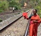 70 Year Old Karnataka Womans Quick Thinking Helped Avert Train Disaster