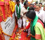 Telangana tribals pay tributes to Indravelli martyrs