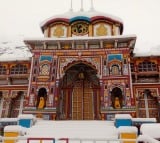 Badrinath Dham receives fresh snowfall