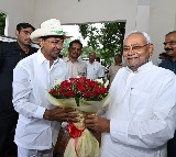 KCR may sail with Nitish for Oppn unity, but not ready to accept Rahul