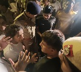  Vinesh Phogat breaks down says cops pushed protesting wrestlers