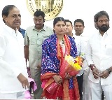 Telangana CM announces Rs 2 crore for Nikhat to prepare for Olympics