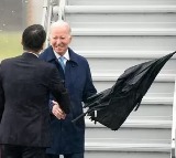 Biden struggles to open umbrella during japan visit