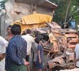 Accident in kakinada lorry rams into temple killing driver on the spot