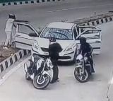 Daylight armed robbery in Delhi raises concerns about security, video goes viral