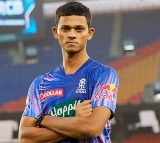 Wont Listen About Mom Sister says yashaswi jaiswal On Sledging