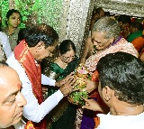 CM KCR and his wife offers special prayers to Uajjaini Mahankali 