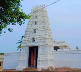 thieves stole hundi from cm kcr favorite konaipally venkateswara swamy temple