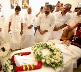 Sonia, Rahul pay last respects to Oommen Chandy