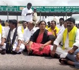 paritala sunitha protest on national highway in chennekottapalli 