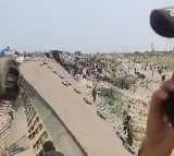 25 Dead in Pakistan train accident 