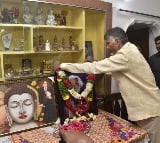Chandrababu Naidu visits revolutionary balladeer Gaddar’s house, pays tributes