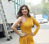 Shilpa Shetty hits back after being trolled for hoisting Indian flag with shoes on