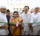 Melting of Ice: KCR, Governor display unusual bonhomie