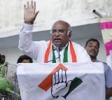 Kharge reacts on Modi govt reduce gas prices 
